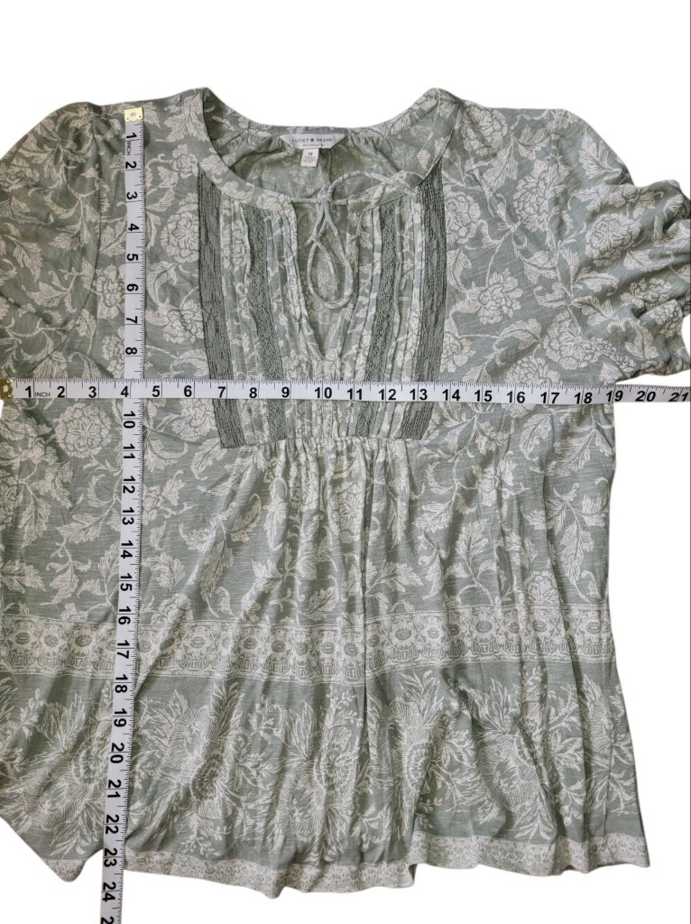 Lucky Brand Light Green.White Boho V-Neck Tie Short Sleeve Blouse Size Medium - Picture 4 of 4